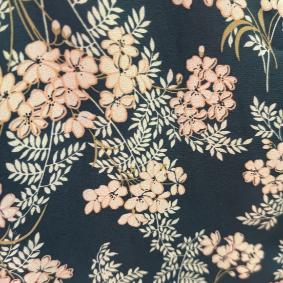 Ann Taylor loft, camisole, floral pattern button detail size medium - Picture 6 of 6